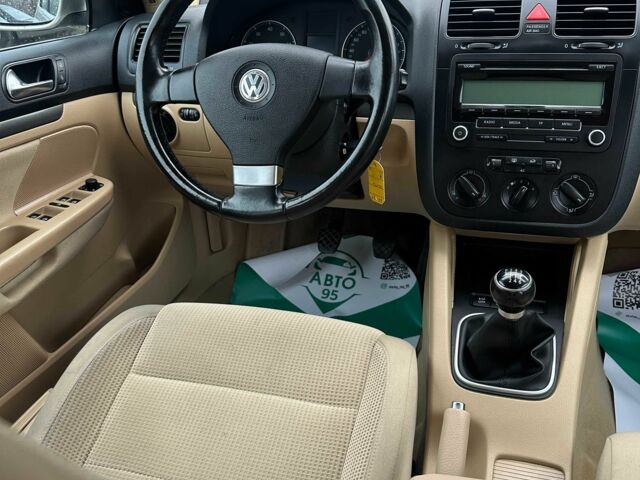 Бежевий Фольксваген Гольф, об'ємом двигуна 1.4 л та пробігом 245 тис. км за 6600 $, фото 5 на Automoto.ua