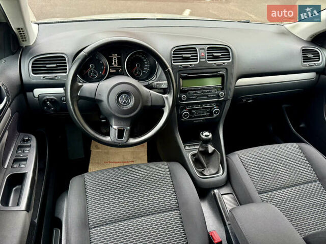 Бежевый Фольксваген Гольф, объемом двигателя 1.4 л и пробегом 200 тыс. км за 6599 $, фото 21 на Automoto.ua