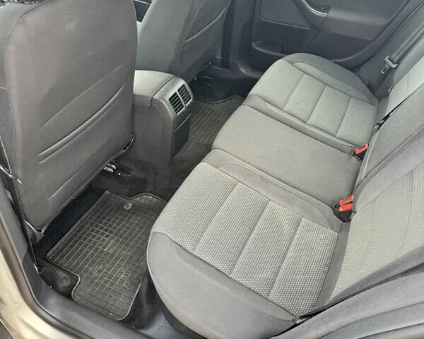 Бежевый Фольксваген Гольф, объемом двигателя 1.6 л и пробегом 174 тыс. км за 7999 $, фото 44 на Automoto.ua