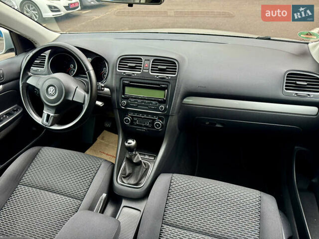 Бежевый Фольксваген Гольф, объемом двигателя 1.4 л и пробегом 200 тыс. км за 6599 $, фото 24 на Automoto.ua