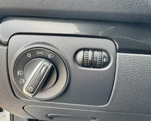 Бежевый Фольксваген Гольф, объемом двигателя 1.6 л и пробегом 174 тыс. км за 7999 $, фото 36 на Automoto.ua