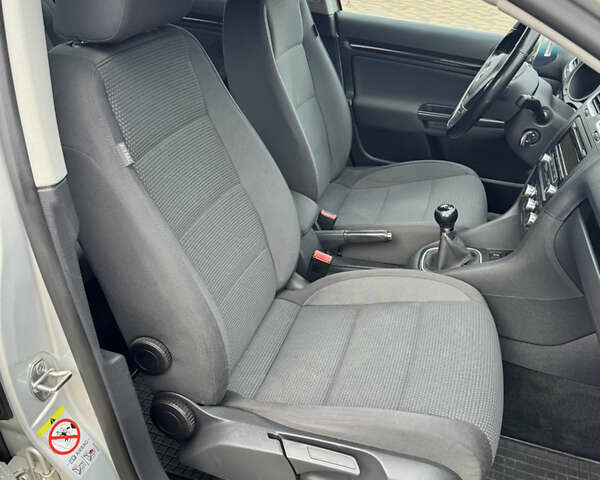 Бежевый Фольксваген Гольф, объемом двигателя 1.6 л и пробегом 174 тыс. км за 7999 $, фото 56 на Automoto.ua