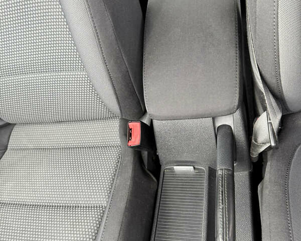 Бежевый Фольксваген Гольф, объемом двигателя 1.6 л и пробегом 174 тыс. км за 7999 $, фото 37 на Automoto.ua