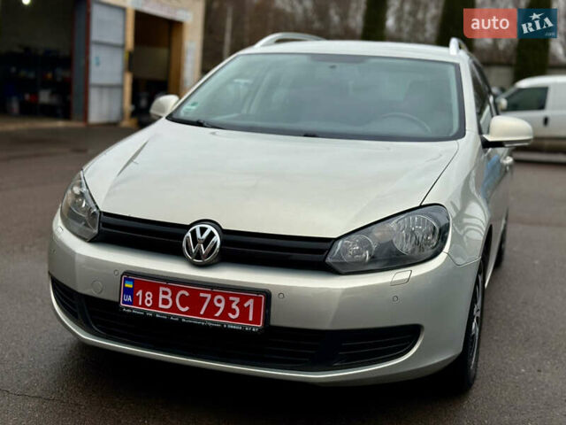 Бежевый Фольксваген Гольф, объемом двигателя 1.4 л и пробегом 200 тыс. км за 6599 $, фото 1 на Automoto.ua
