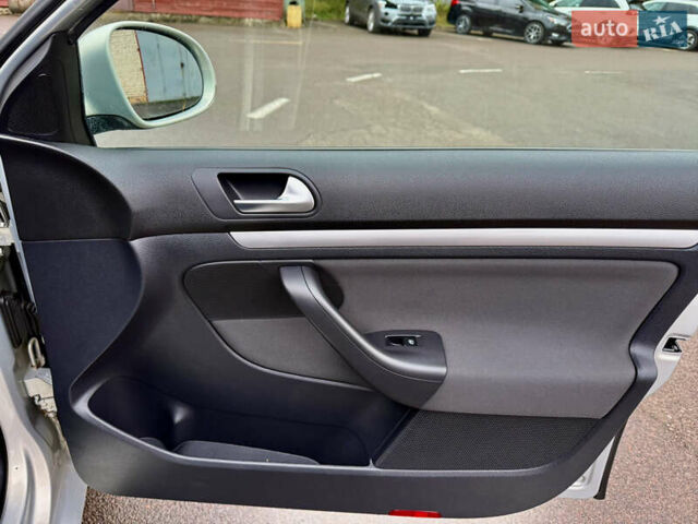 Бежевый Фольксваген Гольф, объемом двигателя 1.4 л и пробегом 200 тыс. км за 6599 $, фото 26 на Automoto.ua