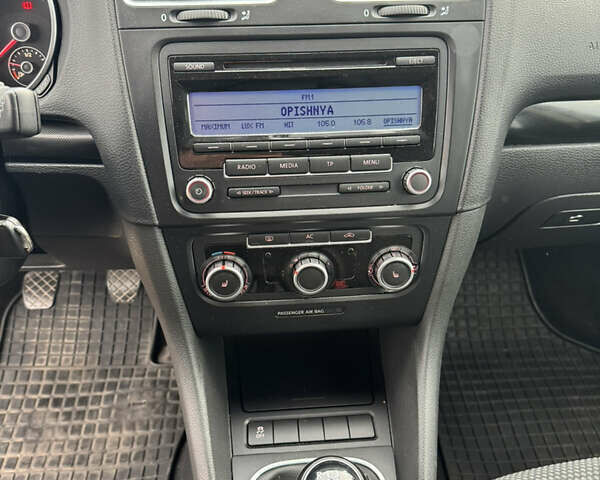 Бежевый Фольксваген Гольф, объемом двигателя 1.6 л и пробегом 174 тыс. км за 7999 $, фото 29 на Automoto.ua