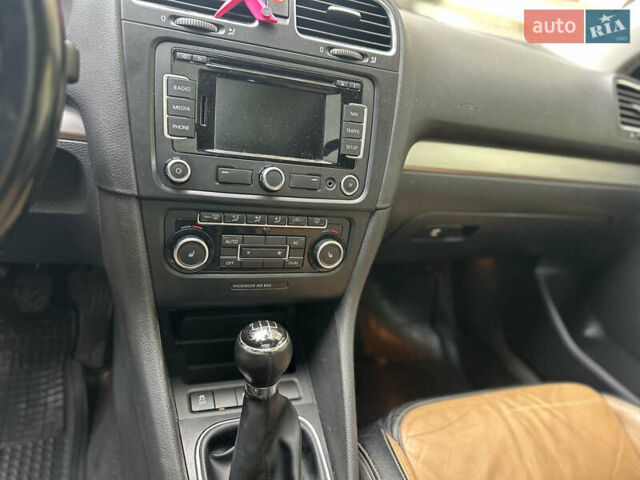 Бежевий Фольксваген Гольф, об'ємом двигуна 1.6 л та пробігом 280 тис. км за 7450 $, фото 51 на Automoto.ua