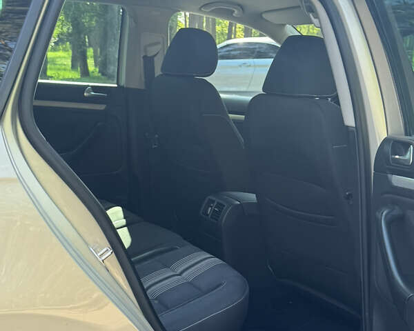 Бежевый Фольксваген Гольф, объемом двигателя 1.6 л и пробегом 240 тыс. км за 8700 $, фото 27 на Automoto.ua