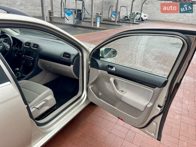 Бежевий Фольксваген Гольф, об'ємом двигуна 1.4 л та пробігом 153 тис. км за 8300 $, фото 18 на Automoto.ua