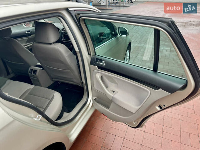 Бежевий Фольксваген Гольф, об'ємом двигуна 1.4 л та пробігом 153 тис. км за 8300 $, фото 22 на Automoto.ua