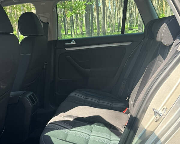 Бежевый Фольксваген Гольф, объемом двигателя 1.6 л и пробегом 240 тыс. км за 8700 $, фото 22 на Automoto.ua