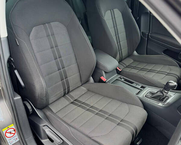 Бежевый Фольксваген Гольф, объемом двигателя 1.6 л и пробегом 215 тыс. км за 11300 $, фото 26 на Automoto.ua