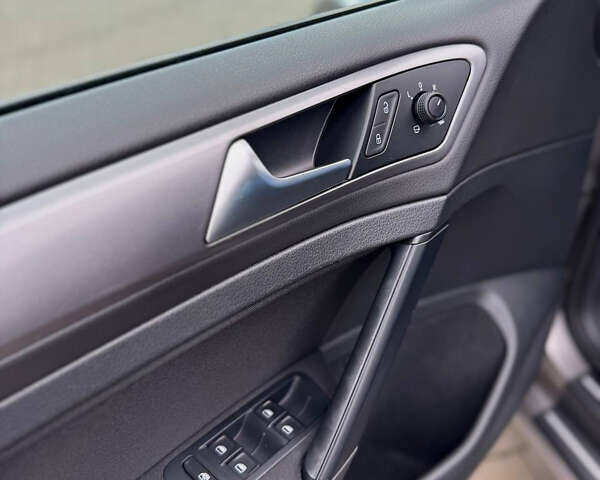 Бежевый Фольксваген Гольф, объемом двигателя 1.6 л и пробегом 215 тыс. км за 11300 $, фото 18 на Automoto.ua