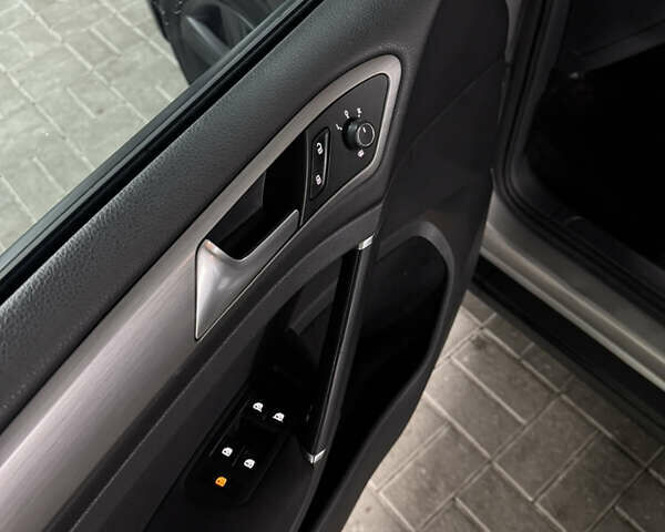 Бежевый Фольксваген Гольф, объемом двигателя 1.97 л и пробегом 157 тыс. км за 12999 $, фото 13 на Automoto.ua