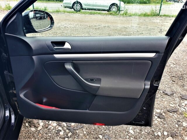 Черный Фольксваген Гольф, объемом двигателя 0 л и пробегом 261 тыс. км за 8600 $, фото 15 на Automoto.ua