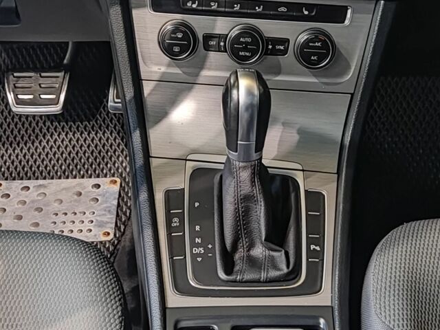 Чорний Фольксваген Гольф, об'ємом двигуна 0 л та пробігом 245 тис. км за 12400 $, фото 10 на Automoto.ua