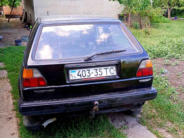 Черный Фольксваген Гольф, объемом двигателя 1.6 л и пробегом 250 тыс. км за 850 $, фото 4 на Automoto.ua