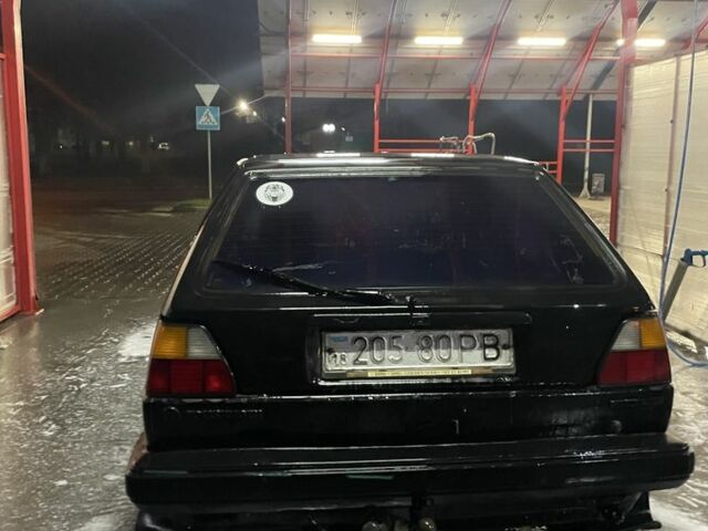 Черный Фольксваген Гольф, объемом двигателя 1.6 л и пробегом 470 тыс. км за 830 $, фото 1 на Automoto.ua