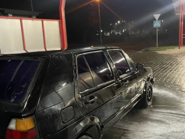 Черный Фольксваген Гольф, объемом двигателя 1.6 л и пробегом 470 тыс. км за 830 $, фото 2 на Automoto.ua