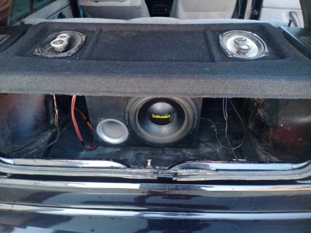 Черный Фольксваген Гольф, объемом двигателя 1.6 л и пробегом 400 тыс. км за 2300 $, фото 3 на Automoto.ua