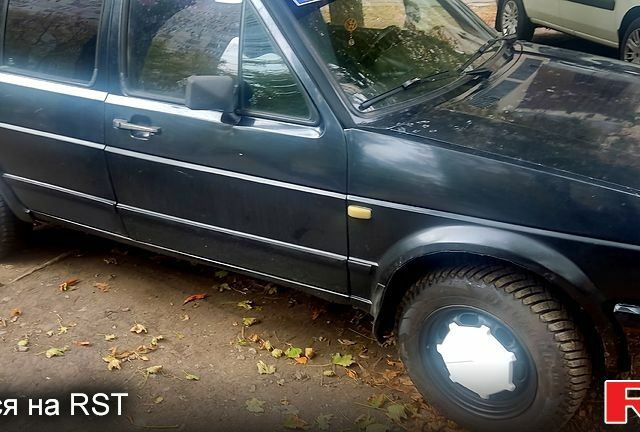 Черный Фольксваген Гольф, объемом двигателя 1.8 л и пробегом 1000 тыс. км за 1500 $, фото 3 на Automoto.ua