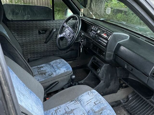 Черный Фольксваген Гольф, объемом двигателя 1.6 л и пробегом 470 тыс. км за 830 $, фото 4 на Automoto.ua