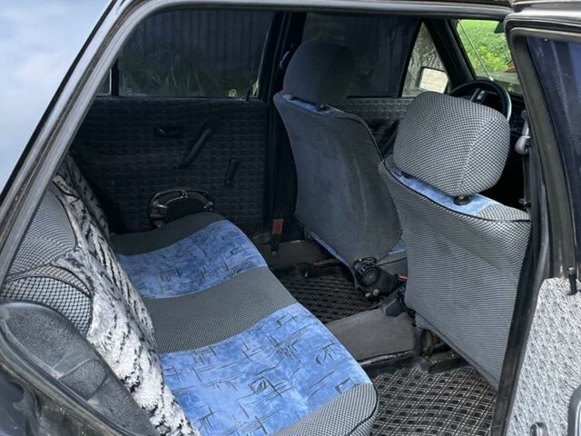 Черный Фольксваген Гольф, объемом двигателя 1.6 л и пробегом 470 тыс. км за 830 $, фото 3 на Automoto.ua