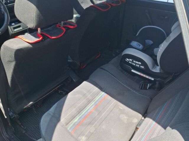 Чорний Фольксваген Гольф, об'ємом двигуна 1.8 л та пробігом 379 тис. км за 1550 $, фото 5 на Automoto.ua