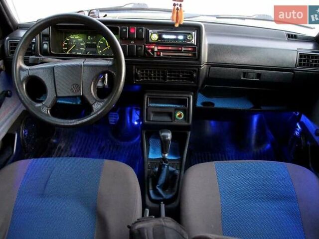 Черный Фольксваген Гольф, объемом двигателя 1.58 л и пробегом 288 тыс. км за 1200 $, фото 3 на Automoto.ua