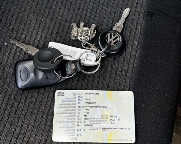 Черный Фольксваген Гольф, объемом двигателя 1.6 л и пробегом 256 тыс. км за 1930 $, фото 14 на Automoto.ua
