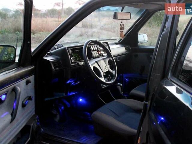 Черный Фольксваген Гольф, объемом двигателя 1.58 л и пробегом 288 тыс. км за 1200 $, фото 2 на Automoto.ua