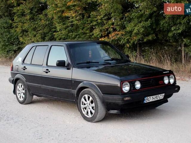 Черный Фольксваген Гольф, объемом двигателя 1.58 л и пробегом 288 тыс. км за 1200 $, фото 6 на Automoto.ua