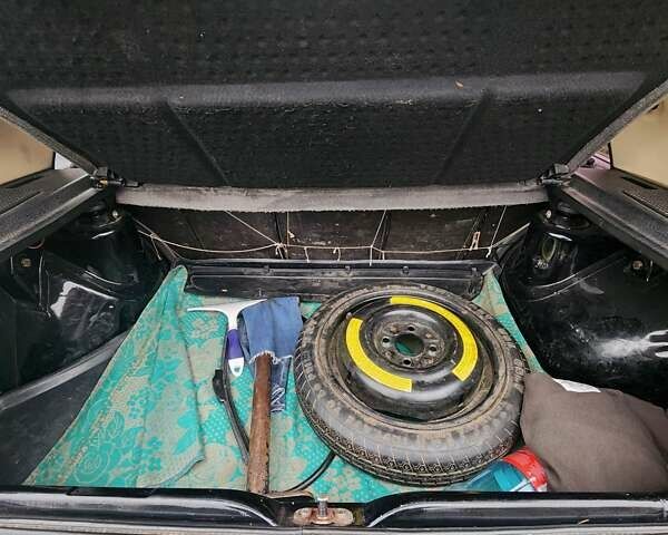 Черный Фольксваген Гольф, объемом двигателя 1.27 л и пробегом 485 тыс. км за 2100 $, фото 4 на Automoto.ua