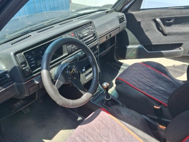 Чорний Фольксваген Гольф, об'ємом двигуна 1.8 л та пробігом 379 тис. км за 1550 $, фото 3 на Automoto.ua