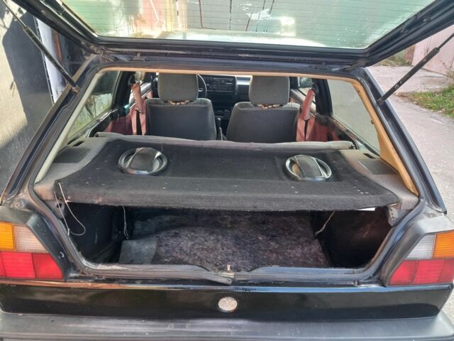 Чорний Фольксваген Гольф, об'ємом двигуна 1.3 л та пробігом 253 тис. км за 1100 $, фото 10 на Automoto.ua