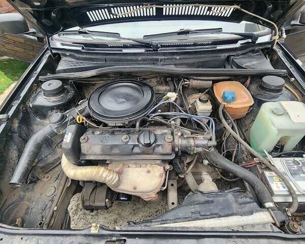 Черный Фольксваген Гольф, объемом двигателя 1.27 л и пробегом 485 тыс. км за 2100 $, фото 6 на Automoto.ua