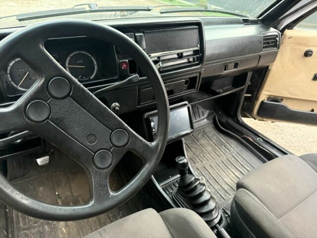 Черный Фольксваген Гольф, объемом двигателя 1.3 л и пробегом 211 тыс. км за 850 $, фото 4 на Automoto.ua