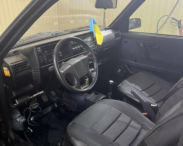 Черный Фольксваген Гольф, объемом двигателя 1.78 л и пробегом 300 тыс. км за 2150 $, фото 7 на Automoto.ua