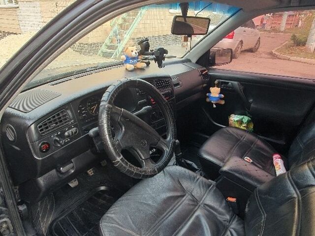 Черный Фольксваген Гольф, объемом двигателя 1.9 л и пробегом 170 тыс. км за 3000 $, фото 9 на Automoto.ua