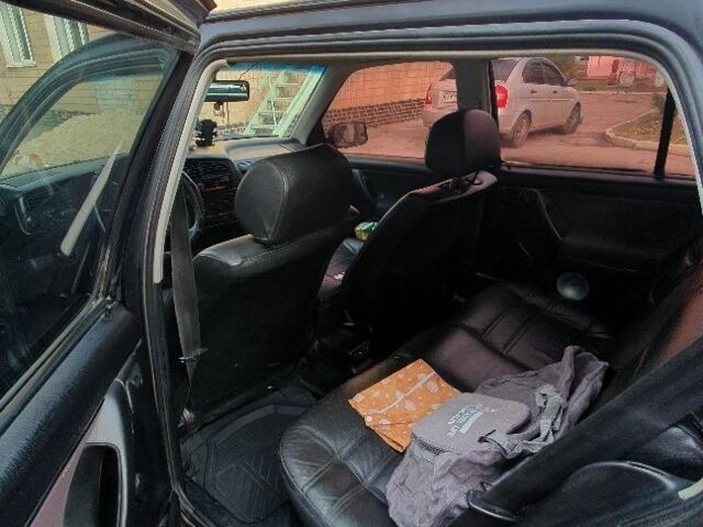 Черный Фольксваген Гольф, объемом двигателя 1.9 л и пробегом 170 тыс. км за 3000 $, фото 7 на Automoto.ua