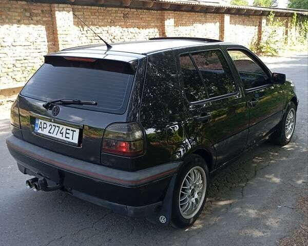 Черный Фольксваген Гольф, объемом двигателя 1.78 л и пробегом 365 тыс. км за 3700 $, фото 6 на Automoto.ua