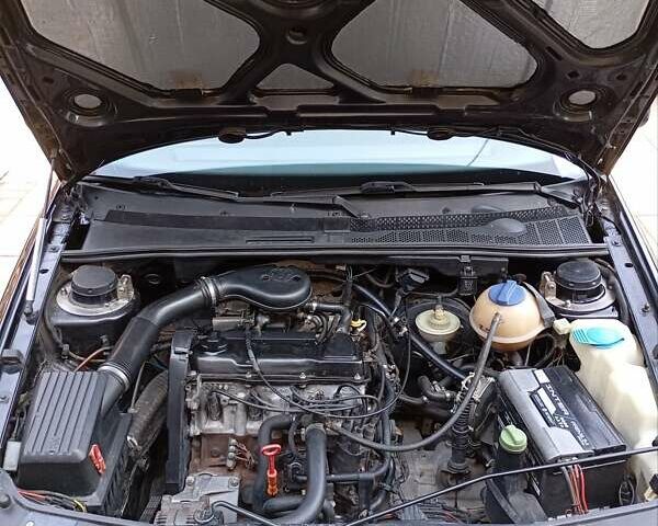 Черный Фольксваген Гольф, объемом двигателя 1.78 л и пробегом 365 тыс. км за 3700 $, фото 14 на Automoto.ua