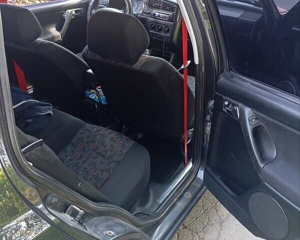 Черный Фольксваген Гольф, объемом двигателя 1.78 л и пробегом 365 тыс. км за 3700 $, фото 12 на Automoto.ua