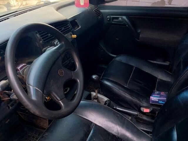 Черный Фольксваген Гольф, объемом двигателя 1.4 л и пробегом 0 тыс. км за 1300 $, фото 2 на Automoto.ua