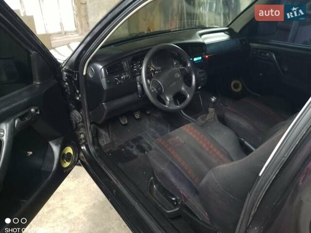 Черный Фольксваген Гольф, объемом двигателя 1.98 л и пробегом 300 тыс. км за 1750 $, фото 4 на Automoto.ua