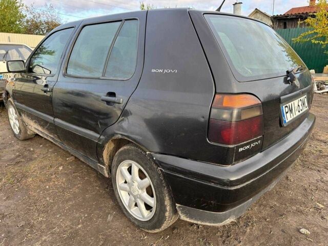 Черный Фольксваген Гольф, объемом двигателя 1.6 л и пробегом 280 тыс. км за 800 $, фото 3 на Automoto.ua