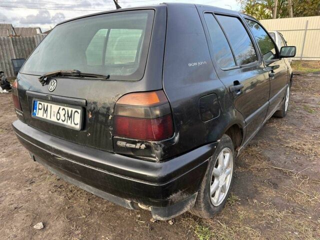 Черный Фольксваген Гольф, объемом двигателя 1.6 л и пробегом 280 тыс. км за 800 $, фото 2 на Automoto.ua