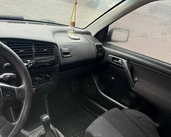 Черный Фольксваген Гольф, объемом двигателя 2 л и пробегом 400 тыс. км за 2500 $, фото 5 на Automoto.ua