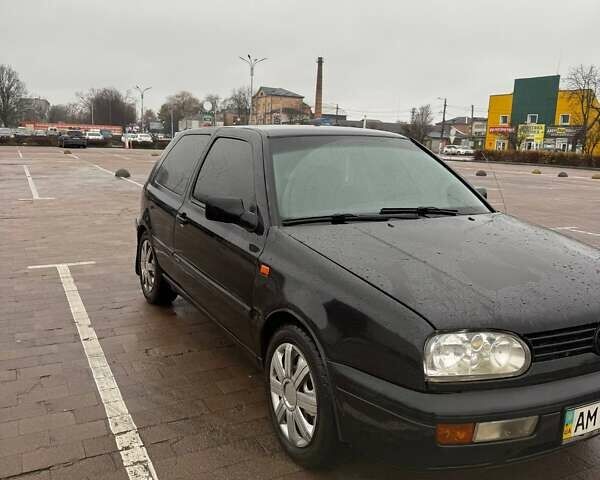 Черный Фольксваген Гольф, объемом двигателя 2 л и пробегом 400 тыс. км за 2500 $, фото 1 на Automoto.ua