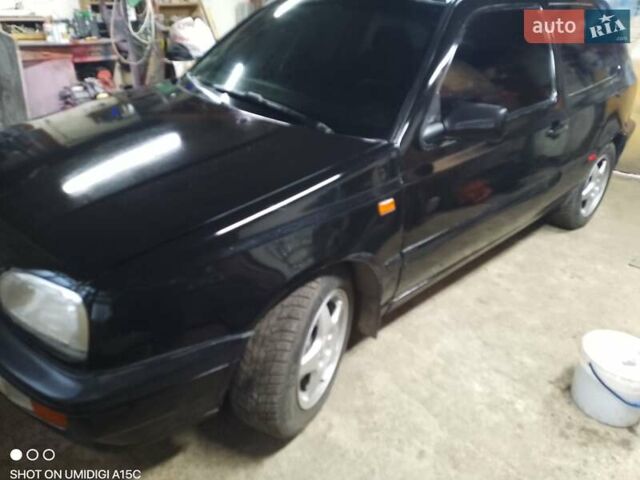 Черный Фольксваген Гольф, объемом двигателя 1.98 л и пробегом 300 тыс. км за 1750 $, фото 2 на Automoto.ua